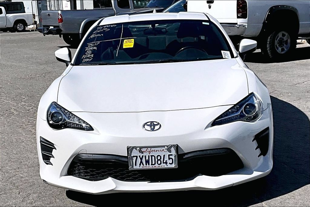 Used 2017 Toyota 86 RWD image 2
