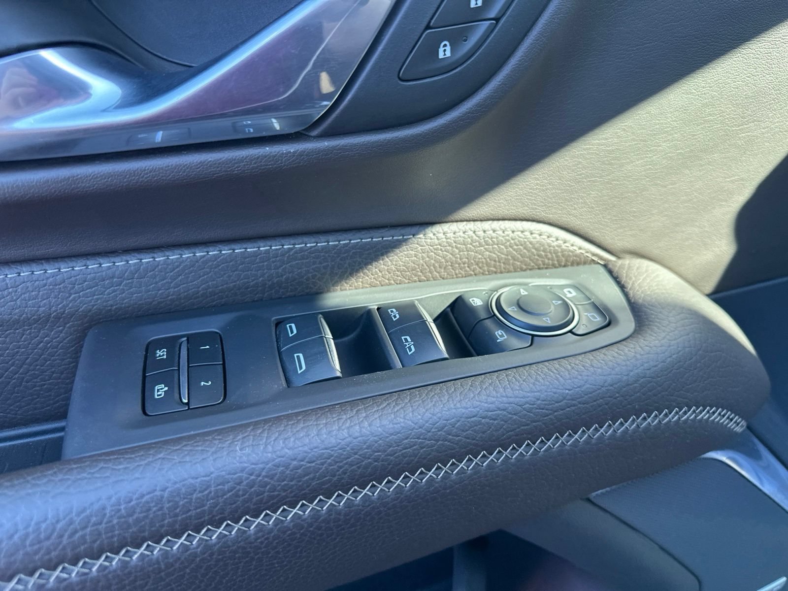 Used 2024 GMC Yukon XL Denali AWD/4WD image 21