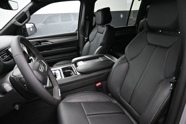 Used 2026 Jeep Grand Wagoneer Limited AWD/4WD image 7