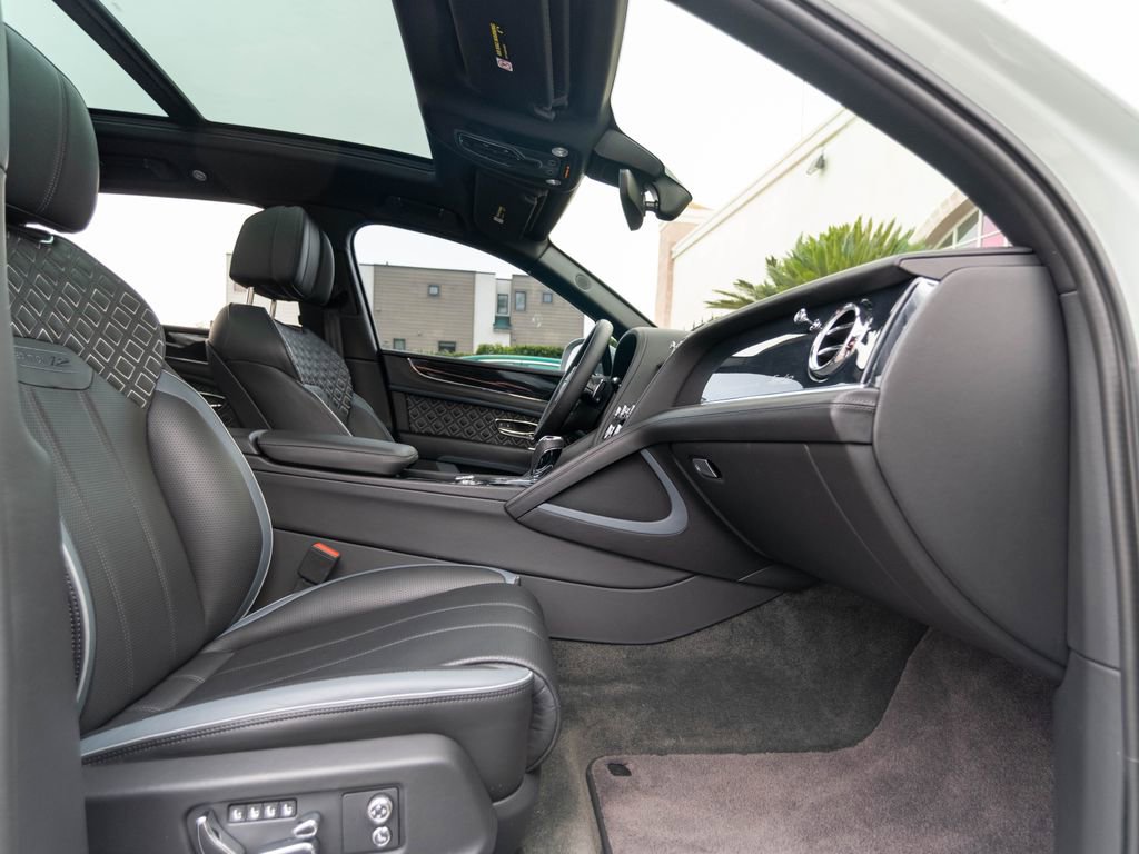 Used 2023 Bentley Bentayga Speed AWD/4WD image 28