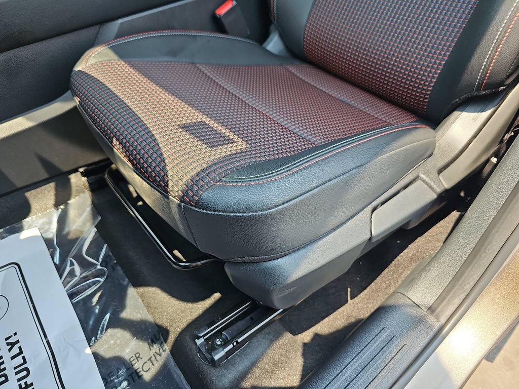 Used 2026 Nissan Kicks SR FWD image 27