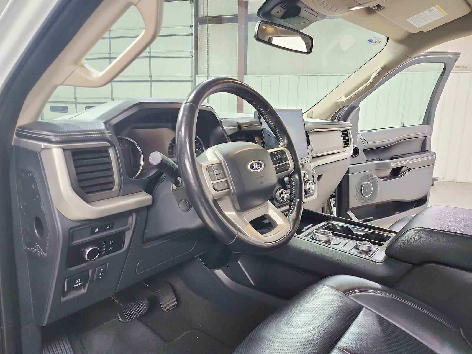 Used 2024 Ford Expedition XLT image 18
