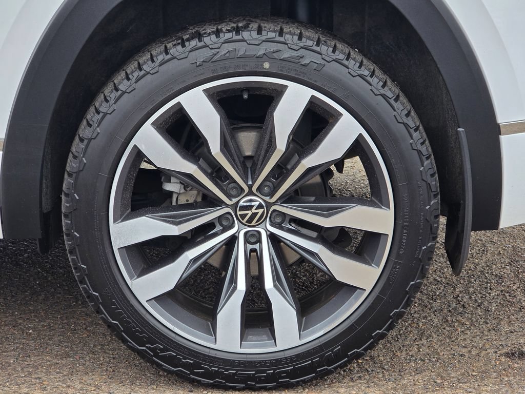Used 2020 Volkswagen Atlas Cross Sport SEL R-Line AWD/4WD image 32