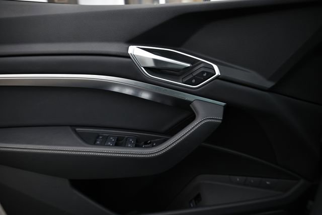 Used 2022 Audi e-tron Premium Plus image 14