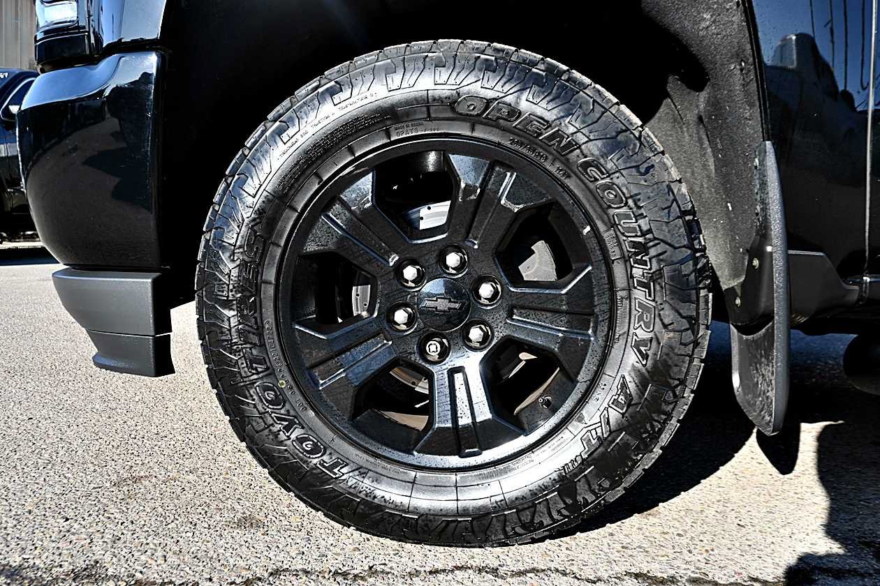 Used 2017 Chevrolet Silverado 1500 LTZ Z71 w/ LTZ Plus Package AWD/4WD image 9