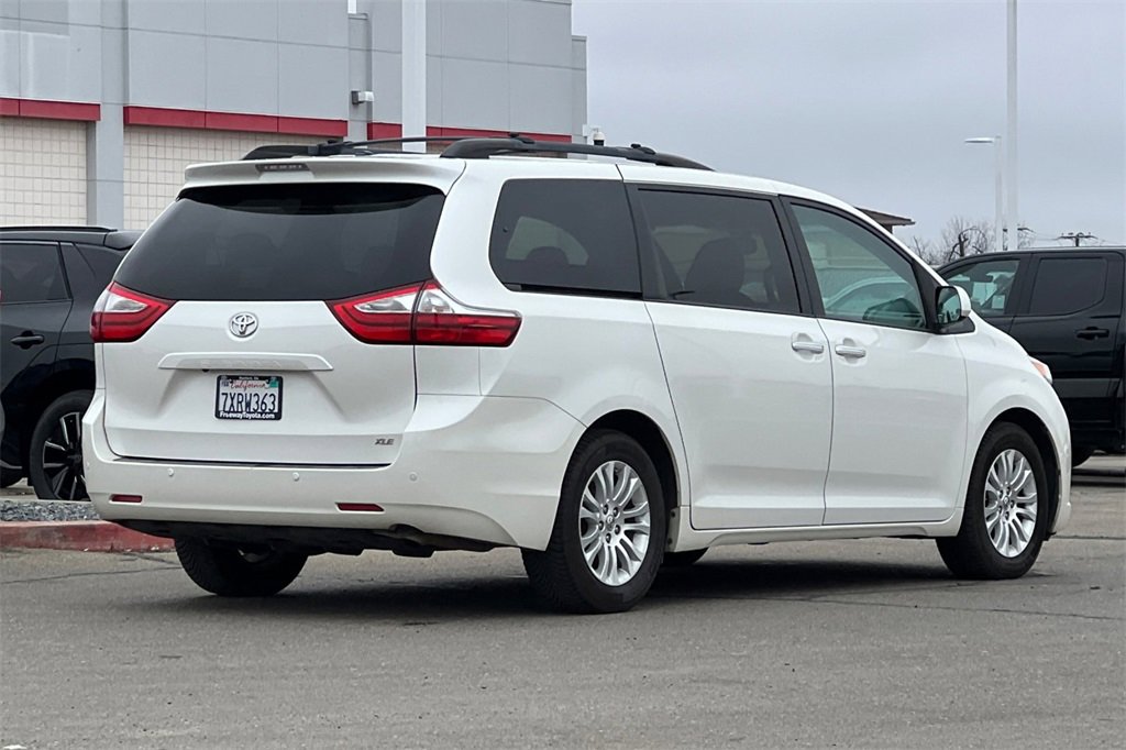 Certified 2017 Toyota Sienna Limited image 5