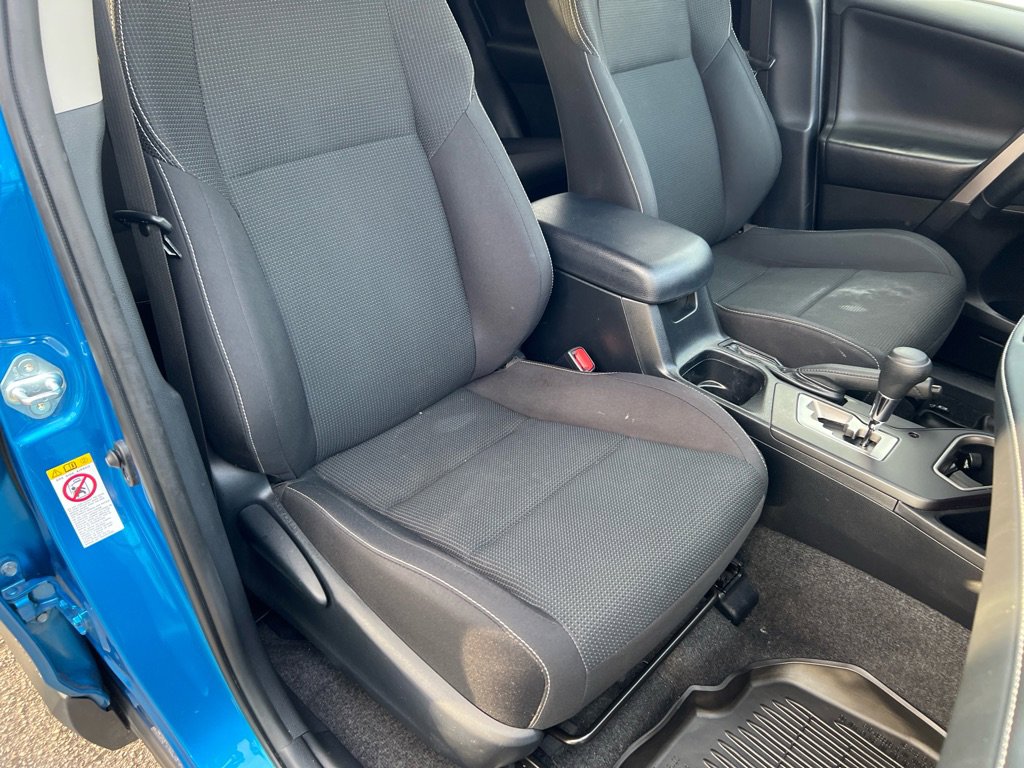 Used 2018 Toyota RAV4 XLE w/ Plus Extra Value Package image 11