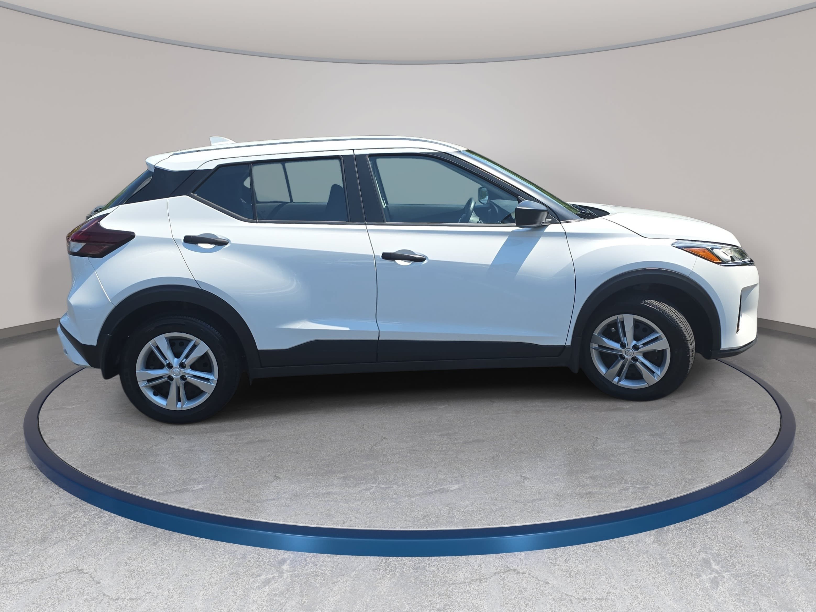 Used 2025 Nissan Kicks Play S FWD image 4