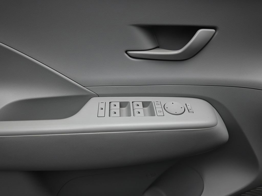 Used 2025 Hyundai Kona SEL image 20