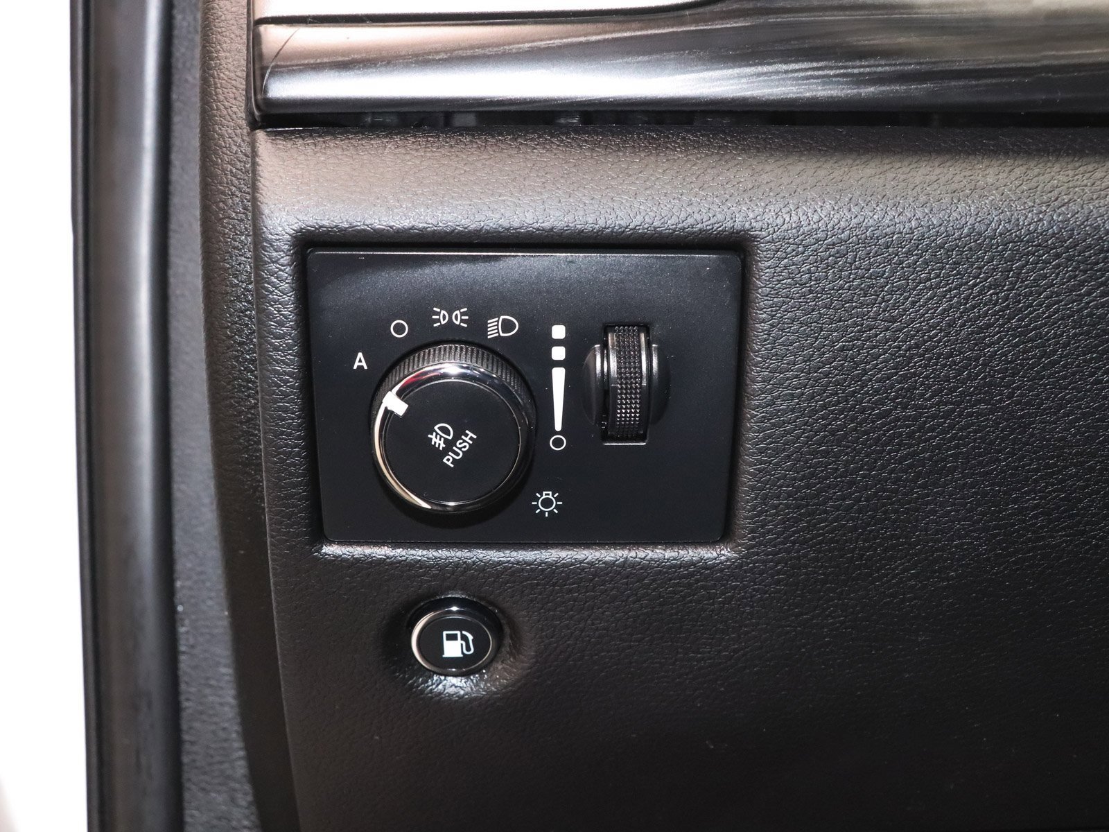 Used 2021 Jeep Grand Cherokee Laredo image 29