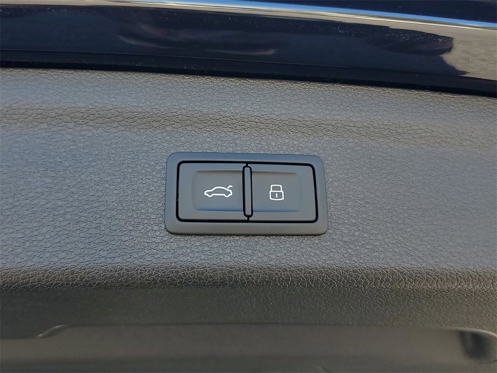 Used 2024 Audi Q3 2.0T Premium Plus image 11