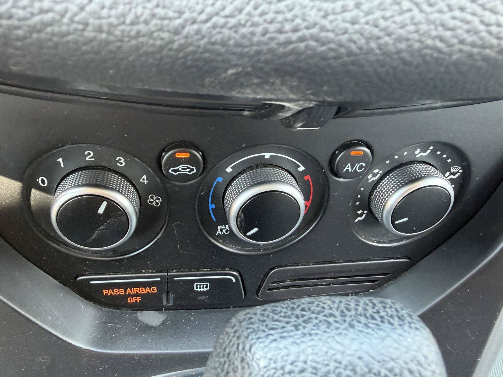 Used 2015 Ford Escape SE AWD/4WD image 17