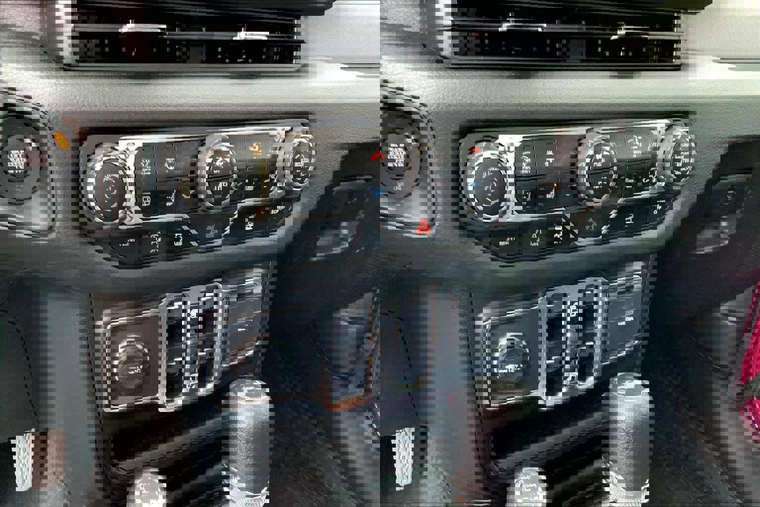 Used 2024 Jeep Wrangler Sport S image 30