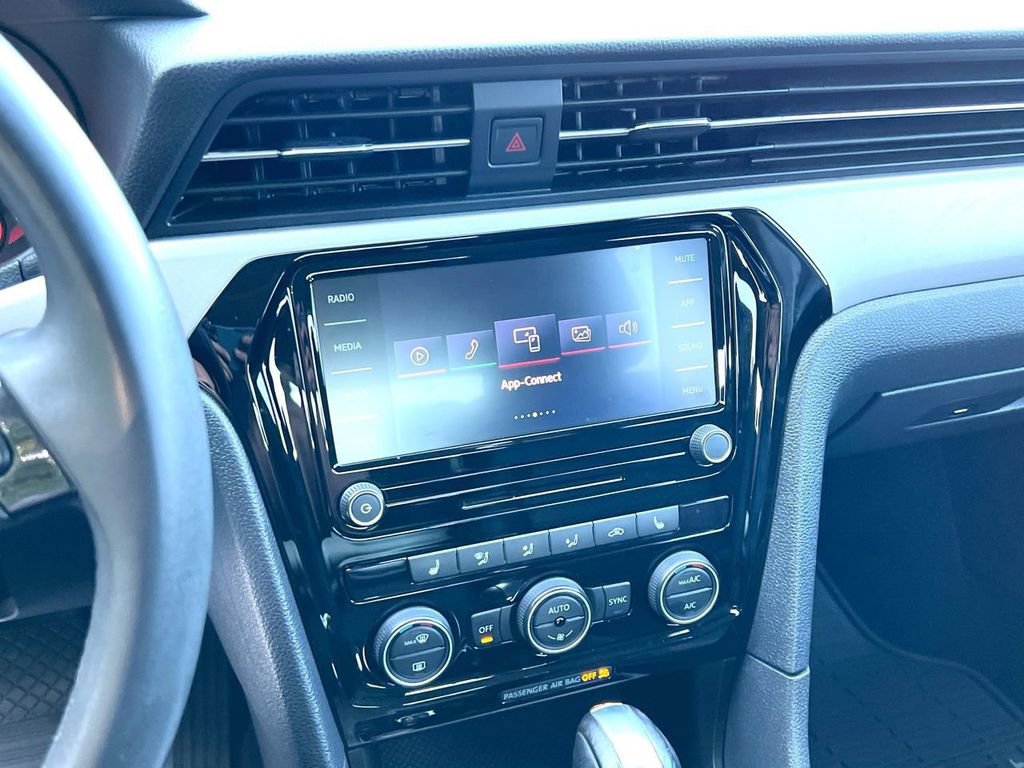 Used 2022 Volkswagen Passat 2.0T SE image 17