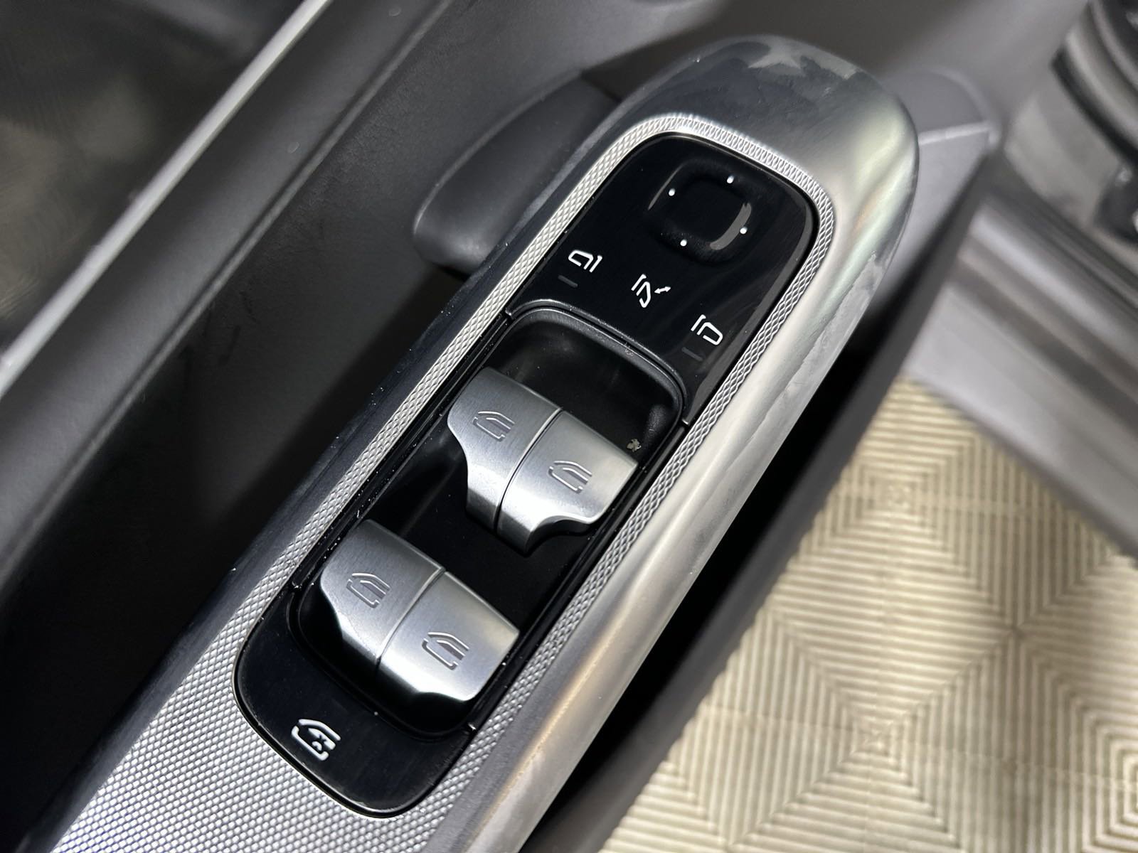 New 2025 Mercedes-Benz GLC 43 AMG 4MATIC image 12