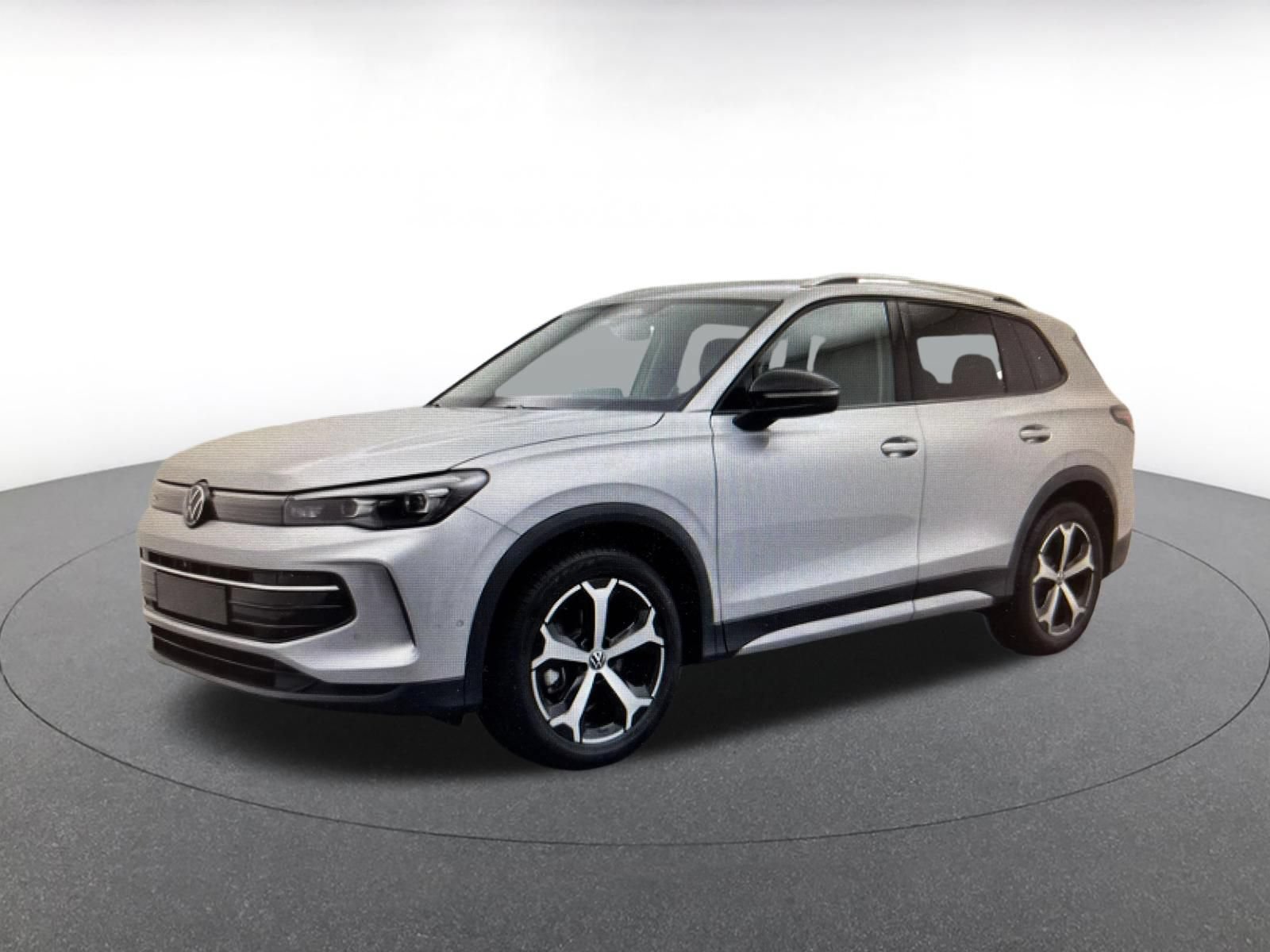 Used 2026 Volkswagen Tiguan SE AWD/4WD image 8
