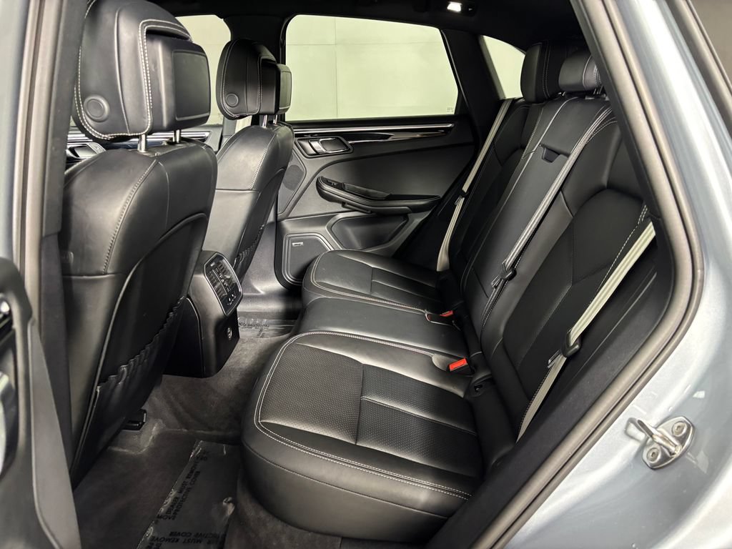 Used 2023 Porsche Macan w/ Premium Package Plus AWD/4WD image 30