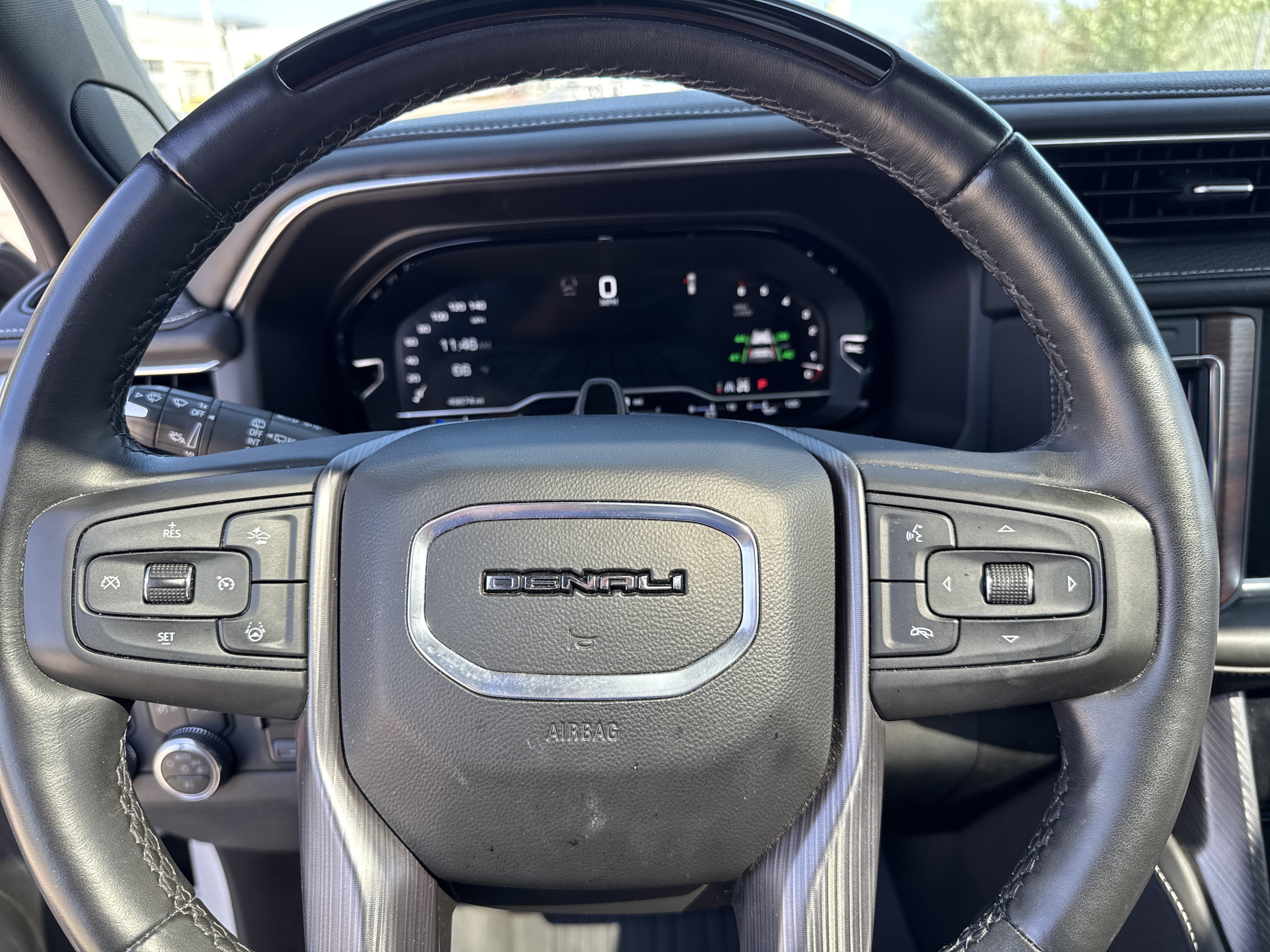 Used 2023 GMC Yukon XL Denali Ultimate AWD/4WD image 15