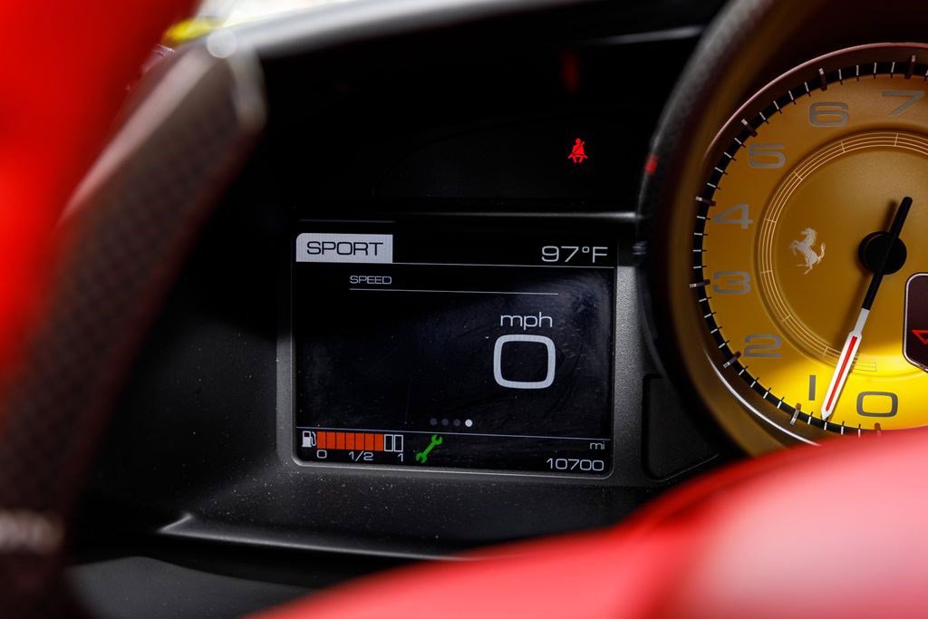 Used 2018 Ferrari 488 Spider image 32