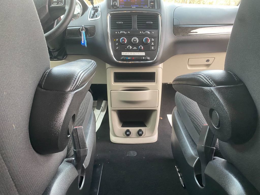 Used 2018 Dodge Grand Caravan SE w/ UConnect Hands-Free Group FWD image 28