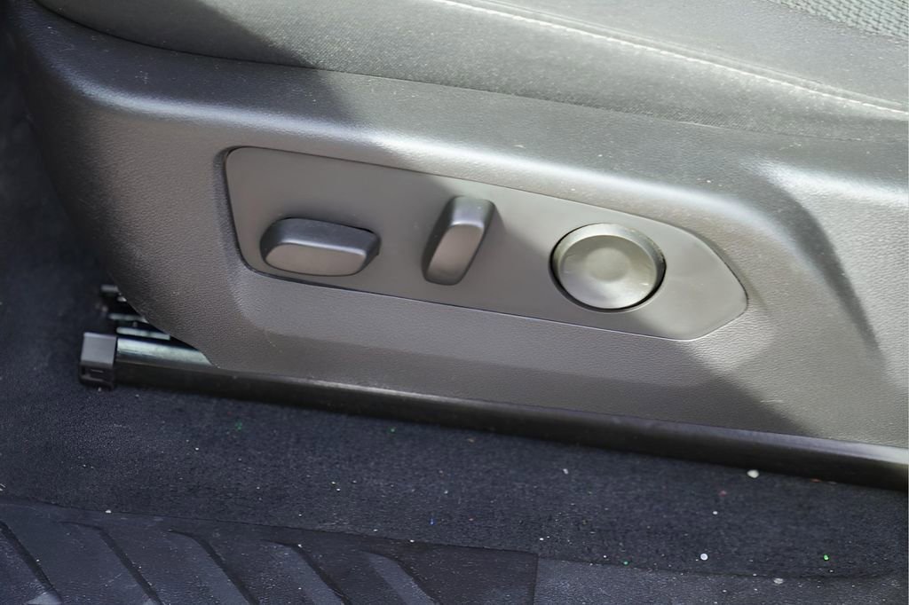 Used 2025 GMC Canyon Elevation w/ Convenience Package image 17