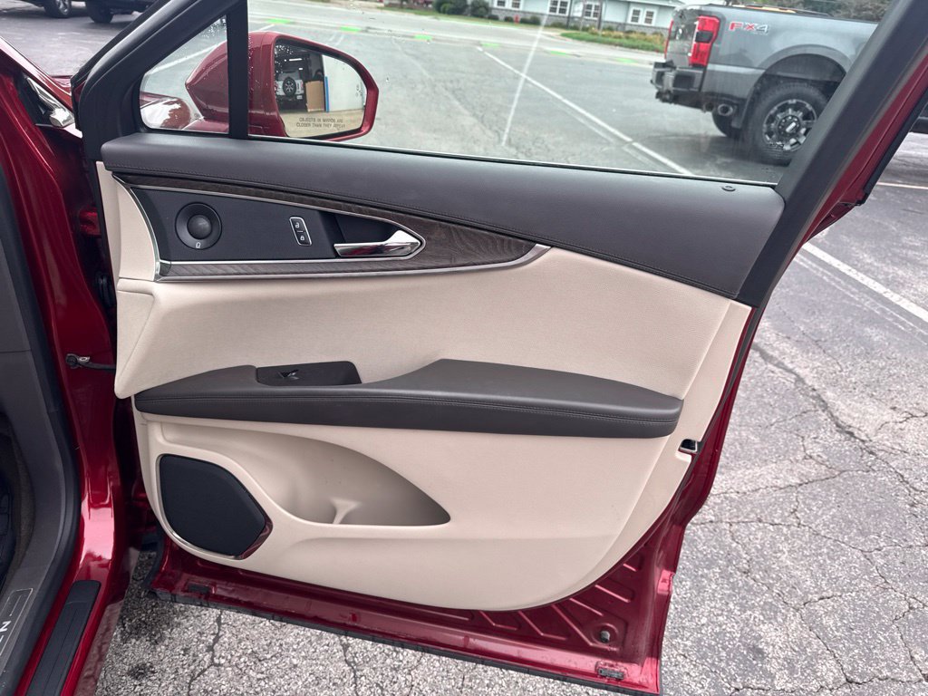Used 2019 Lincoln Nautilus Reserve w/ Driver Assistance Package FWD image 35