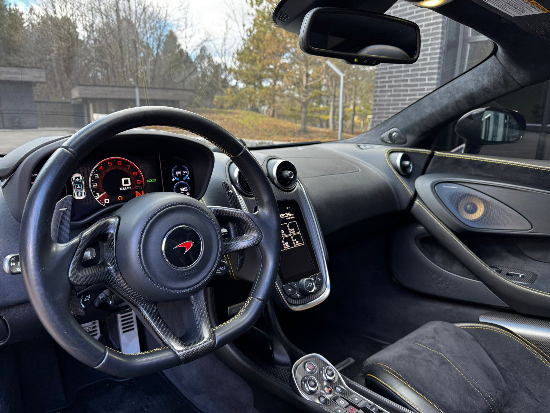 Used 2017 McLaren 570S image 25