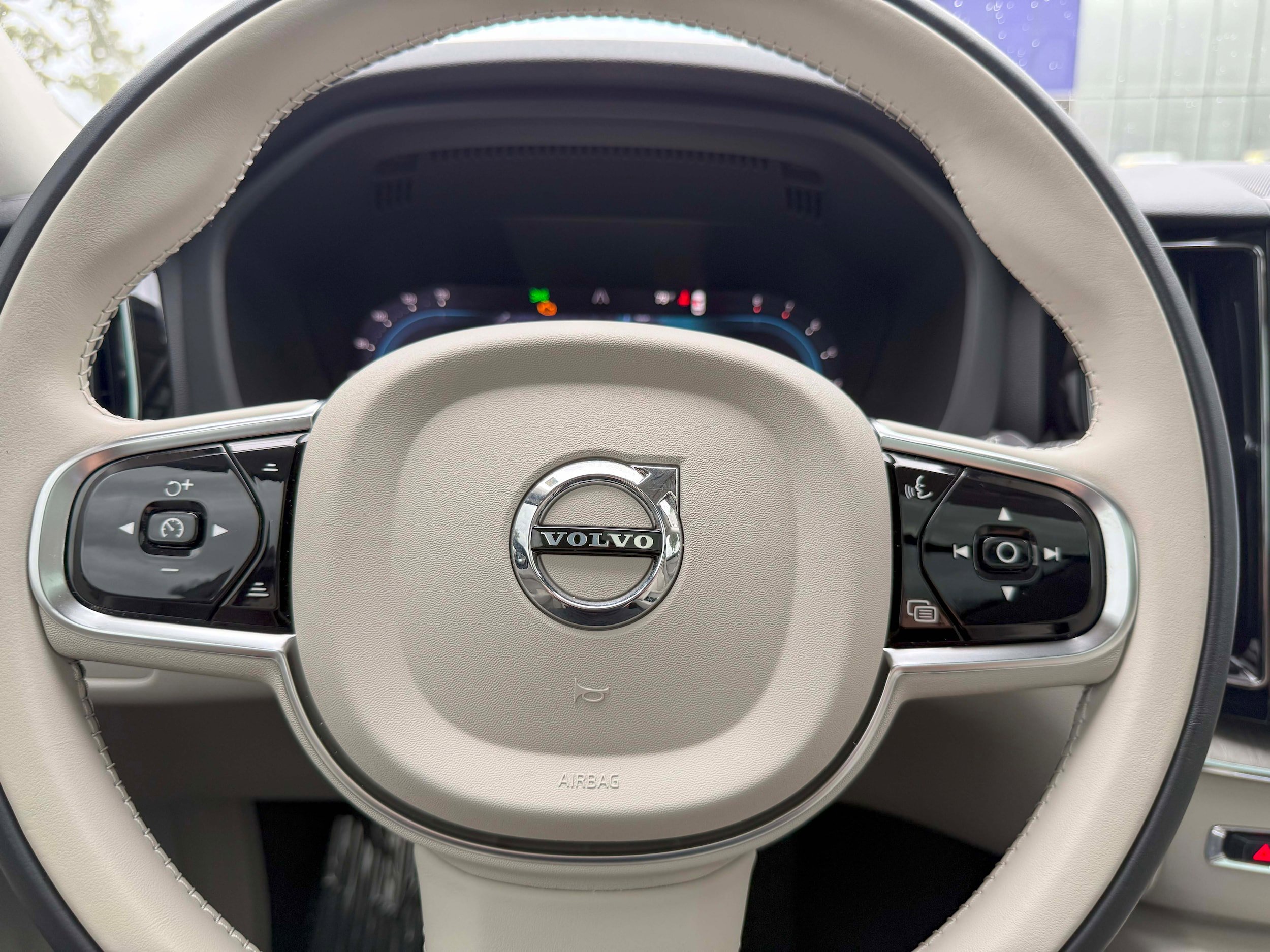 Certified 2023 Volvo XC60 B5 Plus w/ Climate Package image 19