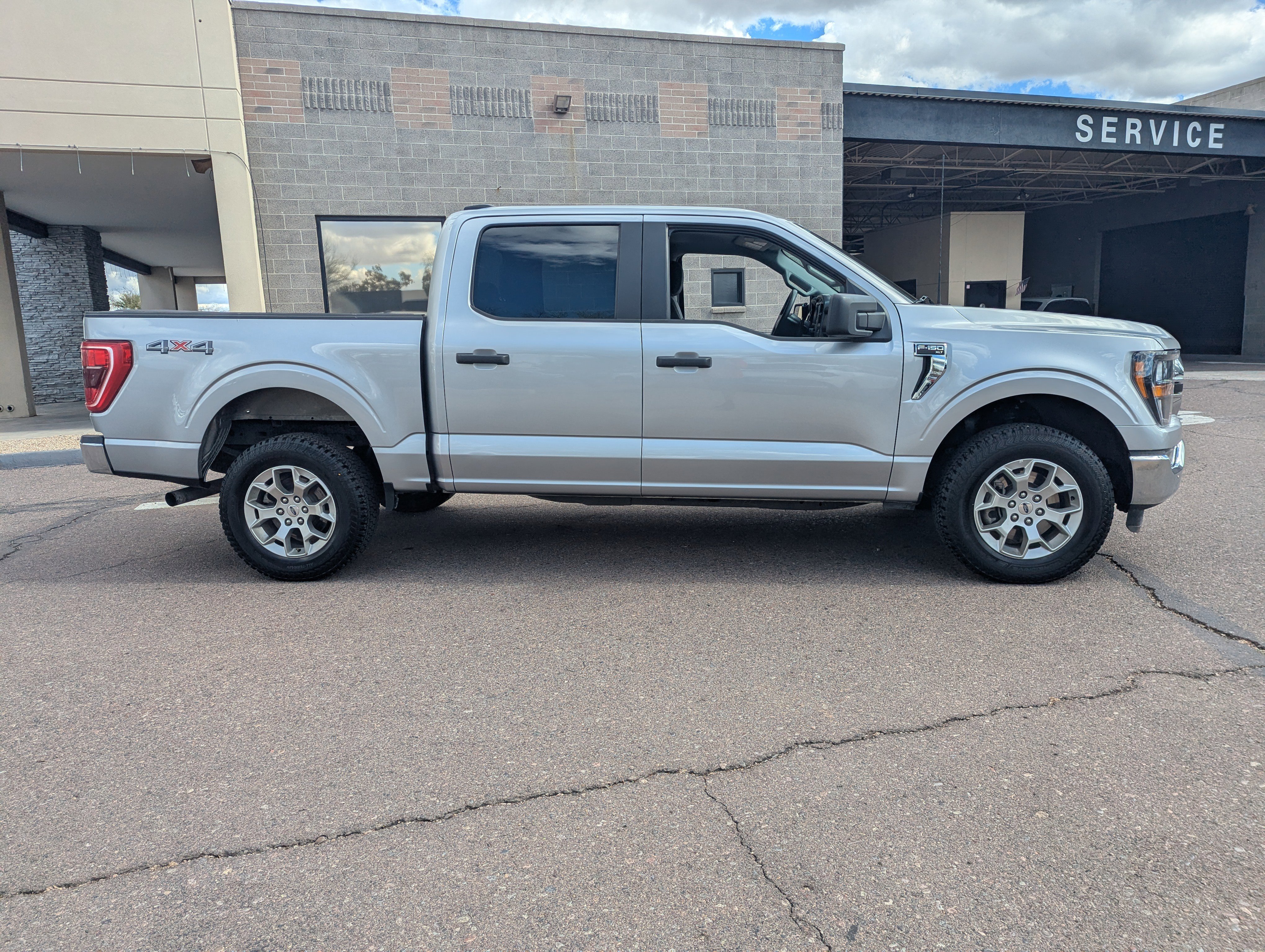 Used 2023 Ford F150 XLT image 2