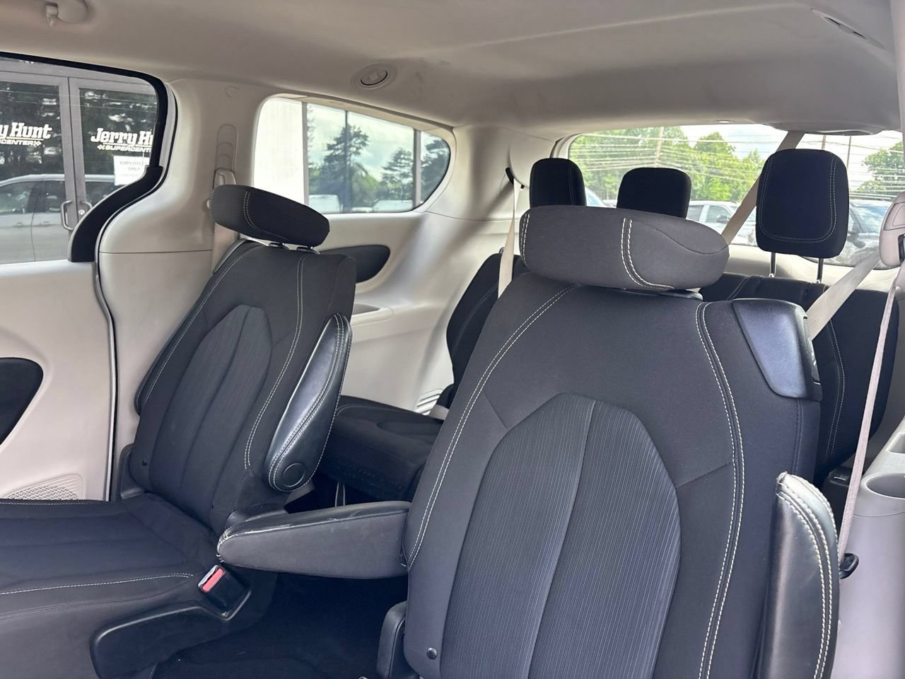 Used 2023 Chrysler Voyager LX FWD image 5