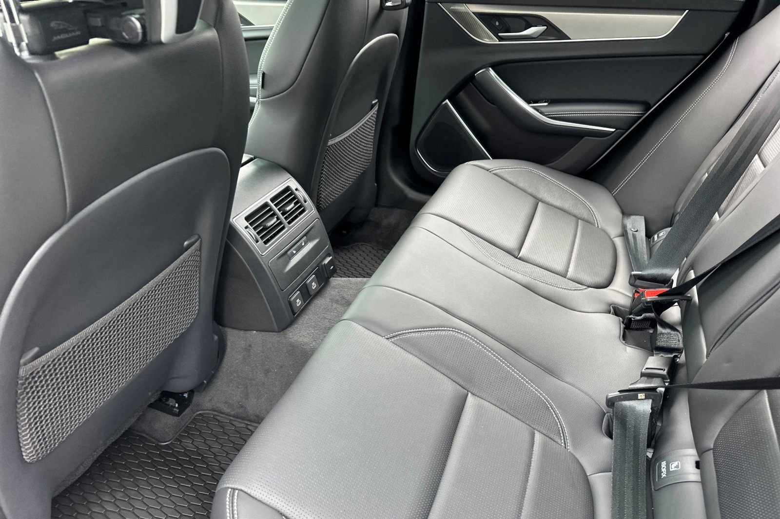 New 2024 Jaguar XF R-Dynamic SE image 11