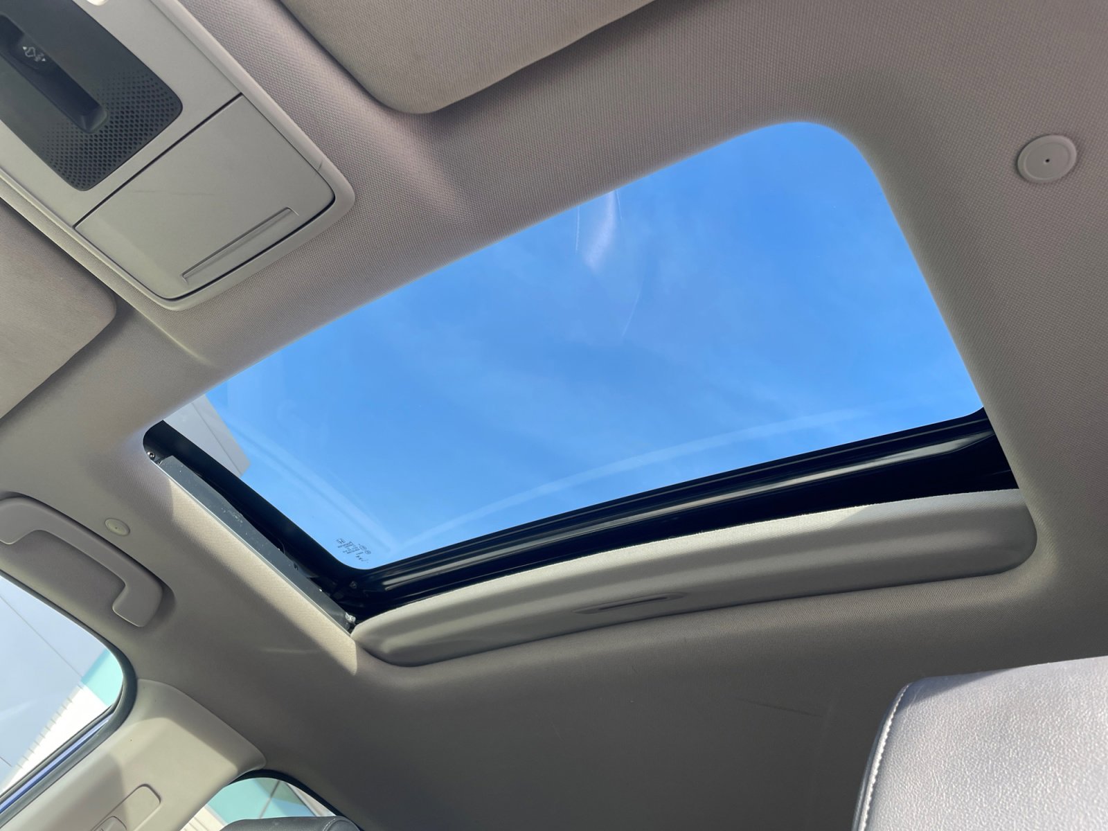 Used 2023 Honda CR-V EX-L image 4