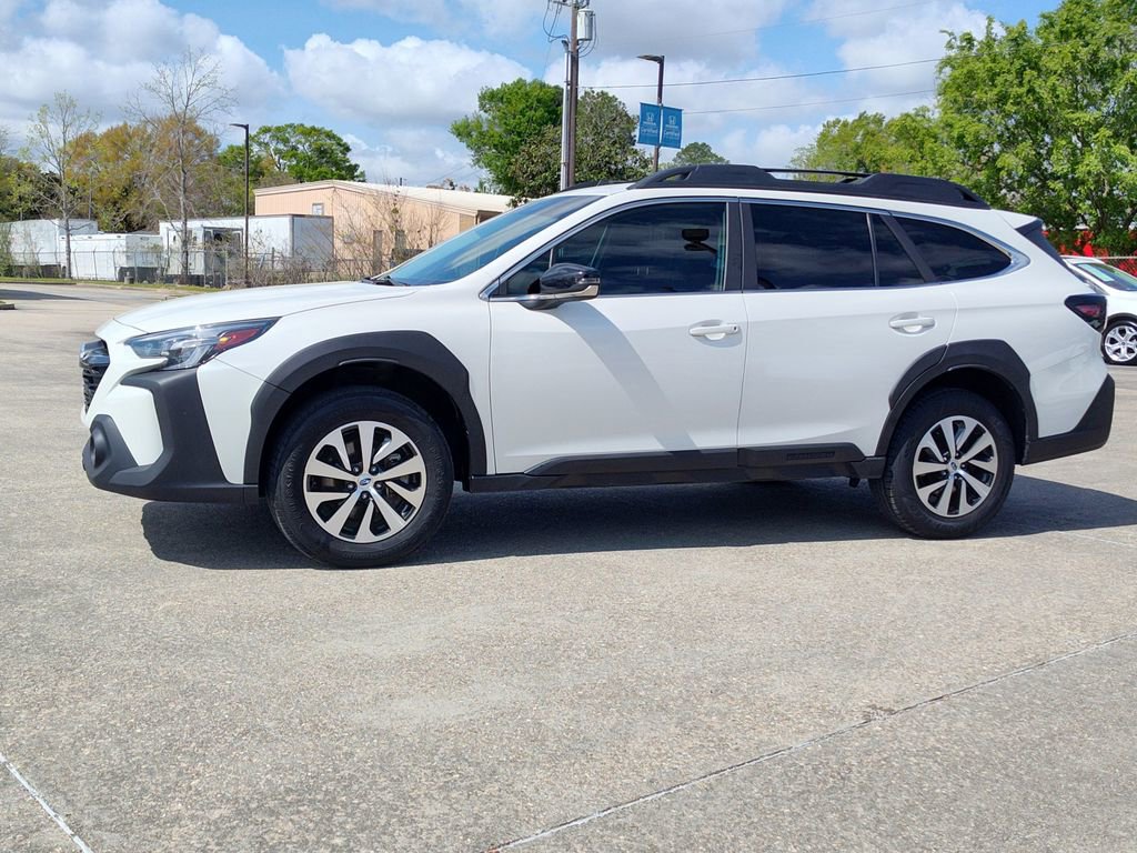 Used 2023 Subaru Outback Premium image 3