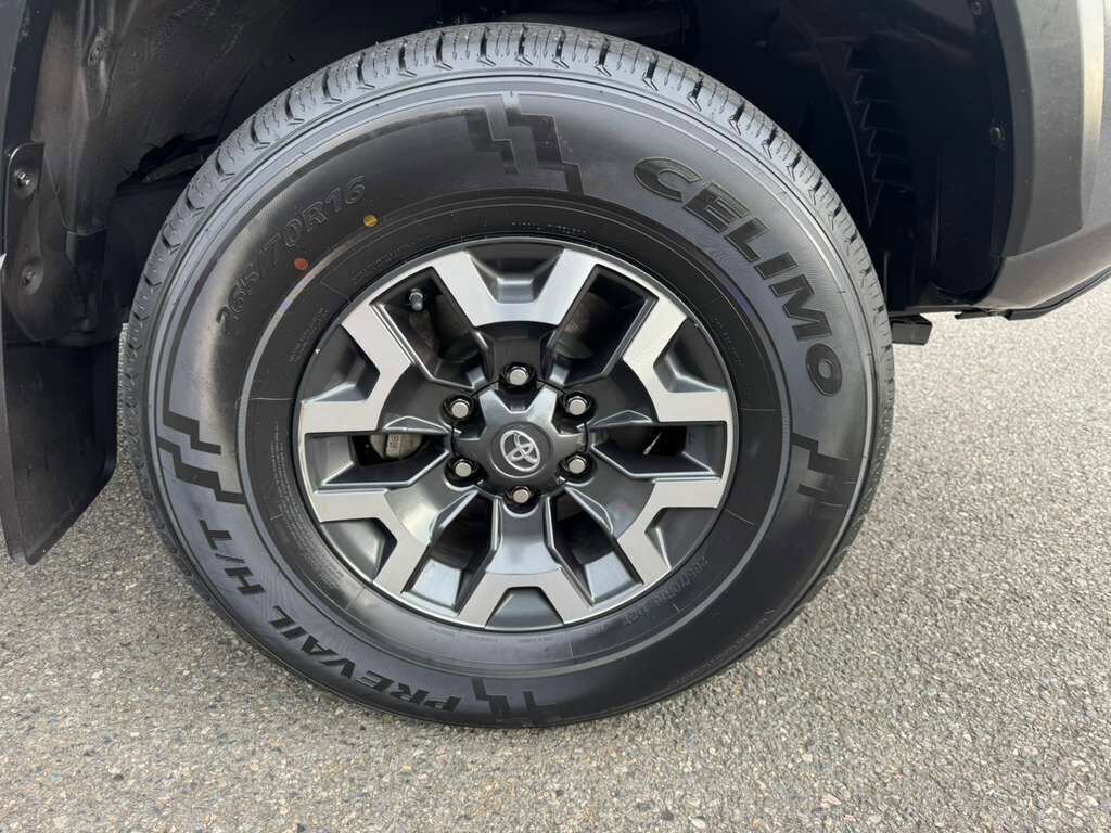 Used 2018 Toyota Tacoma TRD Off-Road w/ Technology Package image 15