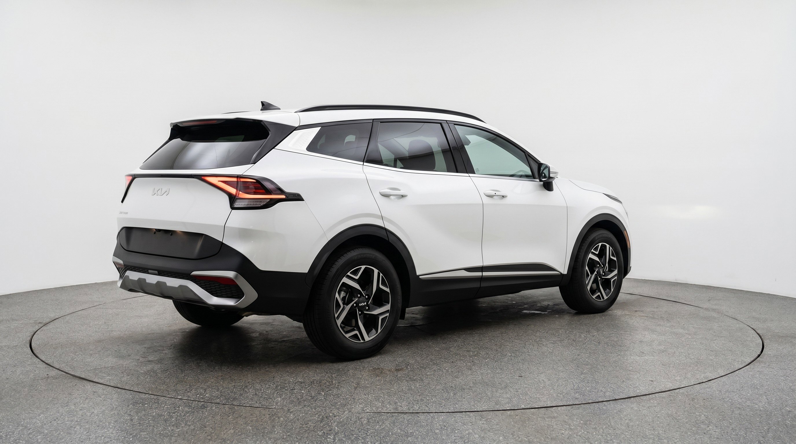 Used 2025 Kia Sportage LX image 9