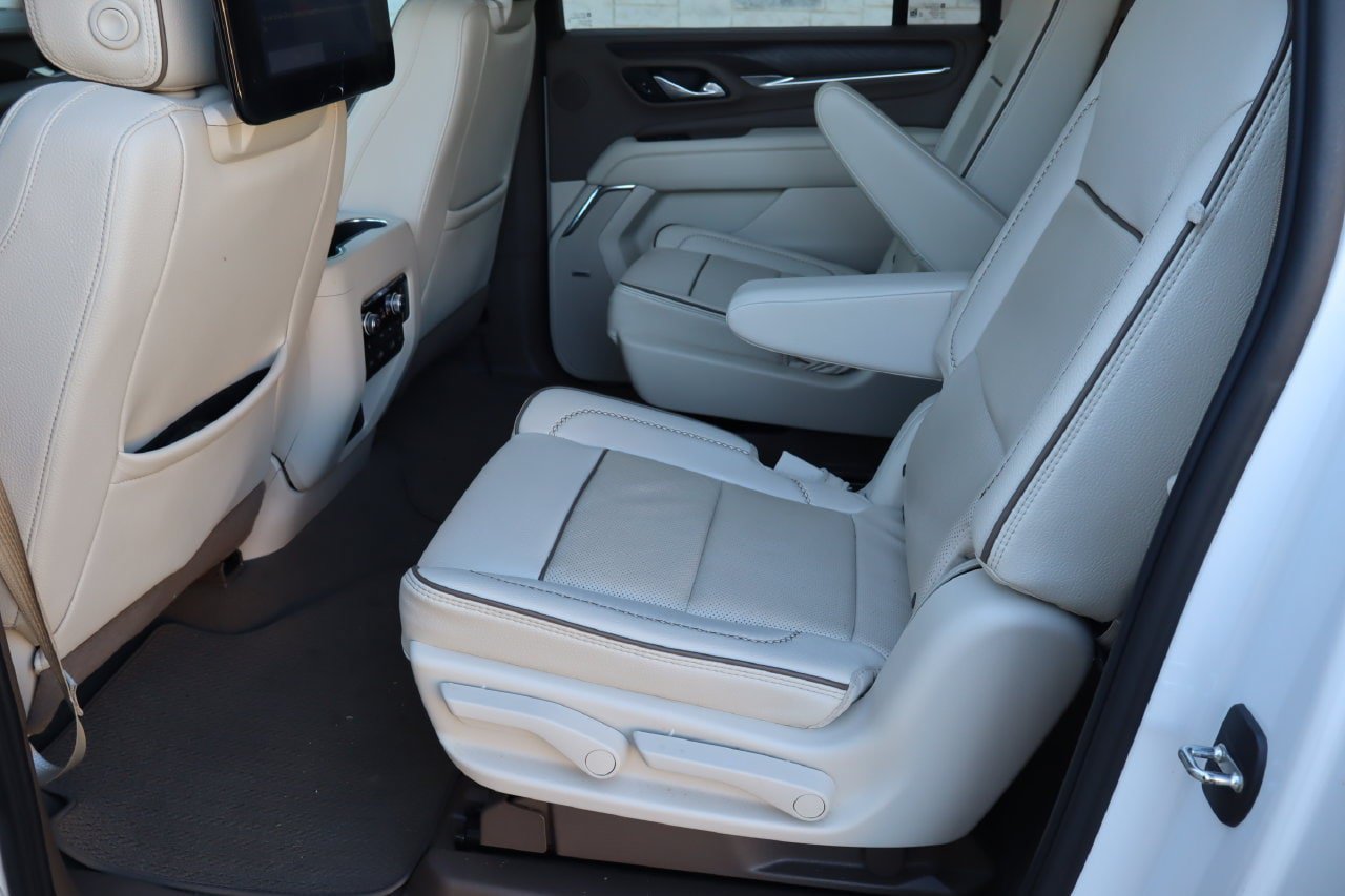Used 2024 GMC Yukon XL Denali w/ Advanced Technology Package AWD/4WD image 6