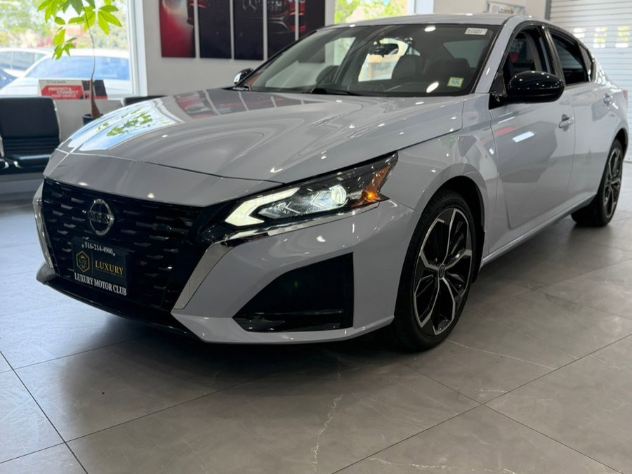 Used 2023 Nissan Altima 2.5 SR AWD/4WD image 3
