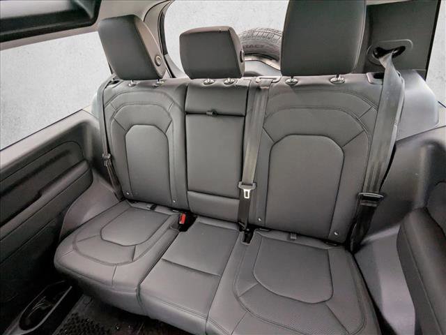 New 2025 Land Rover Defender 90 X-Dynamic SE image 17
