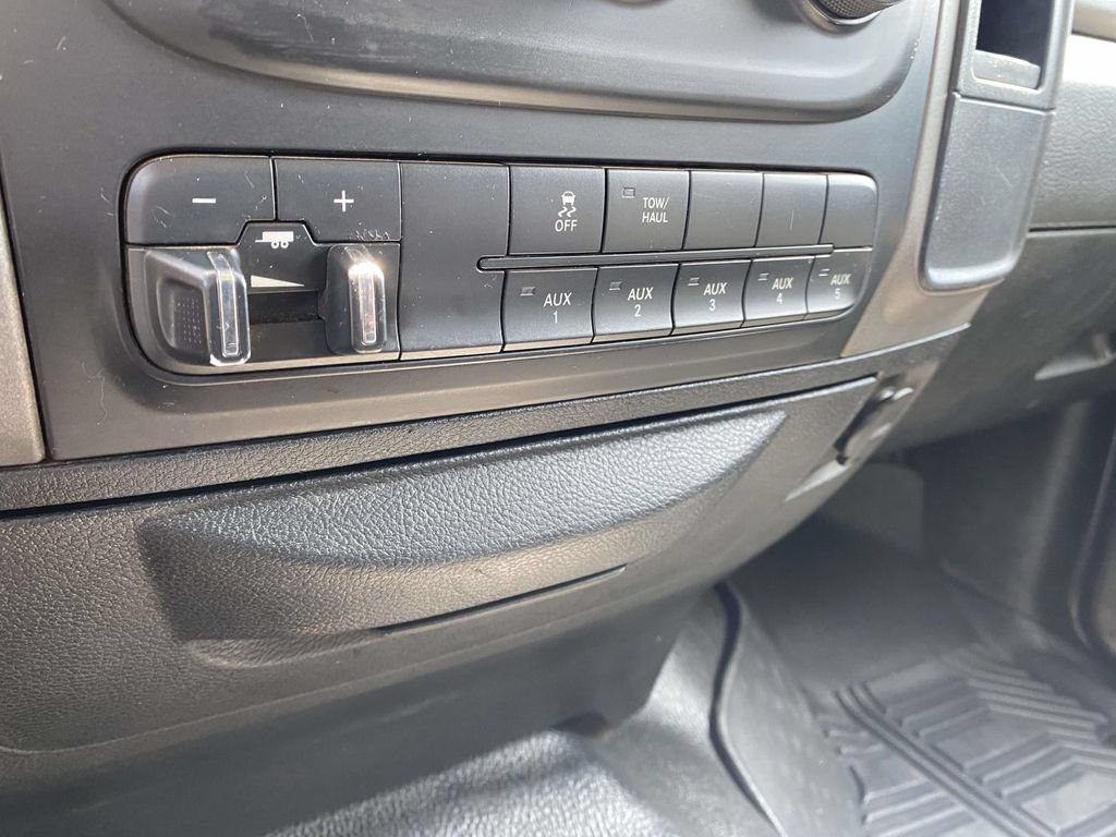 Used 2018 RAM 3500 Tradesman w/ Chrome Appearance Group RWD image 33
