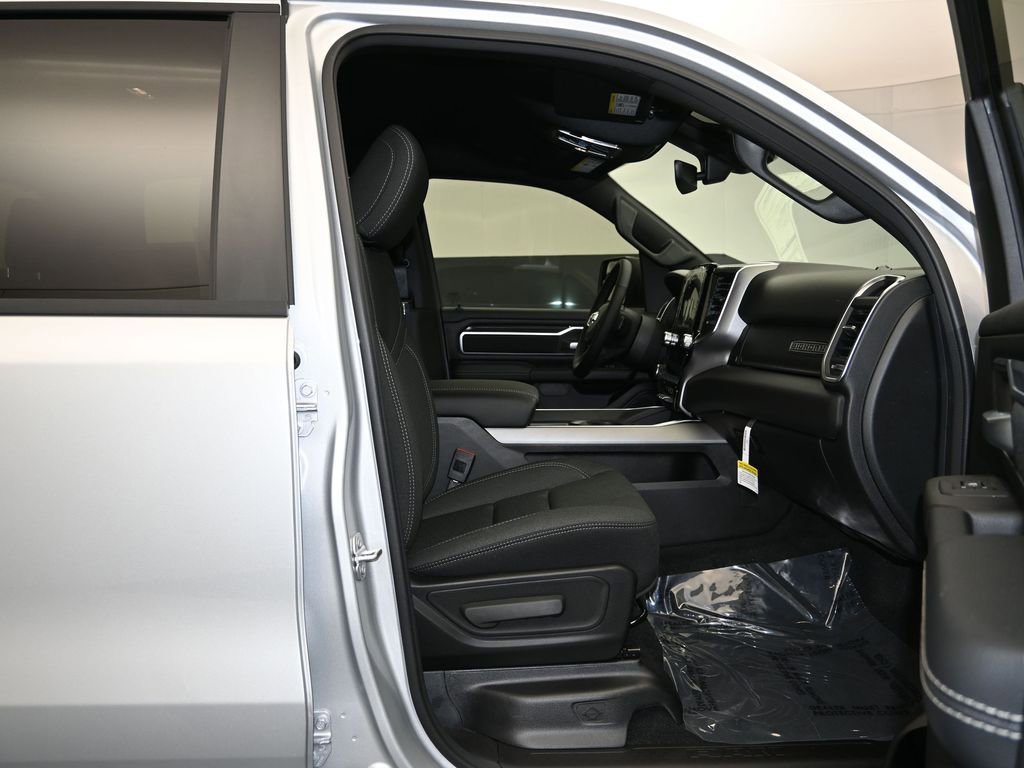 New 2026 RAM 1500 4x4 Crew Cab image 27