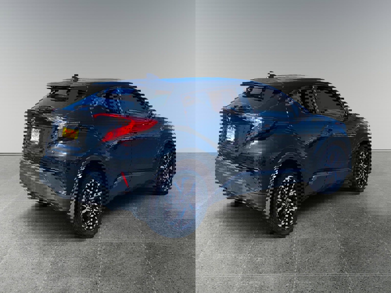 Used 2018 Toyota C-HR XLE image 5