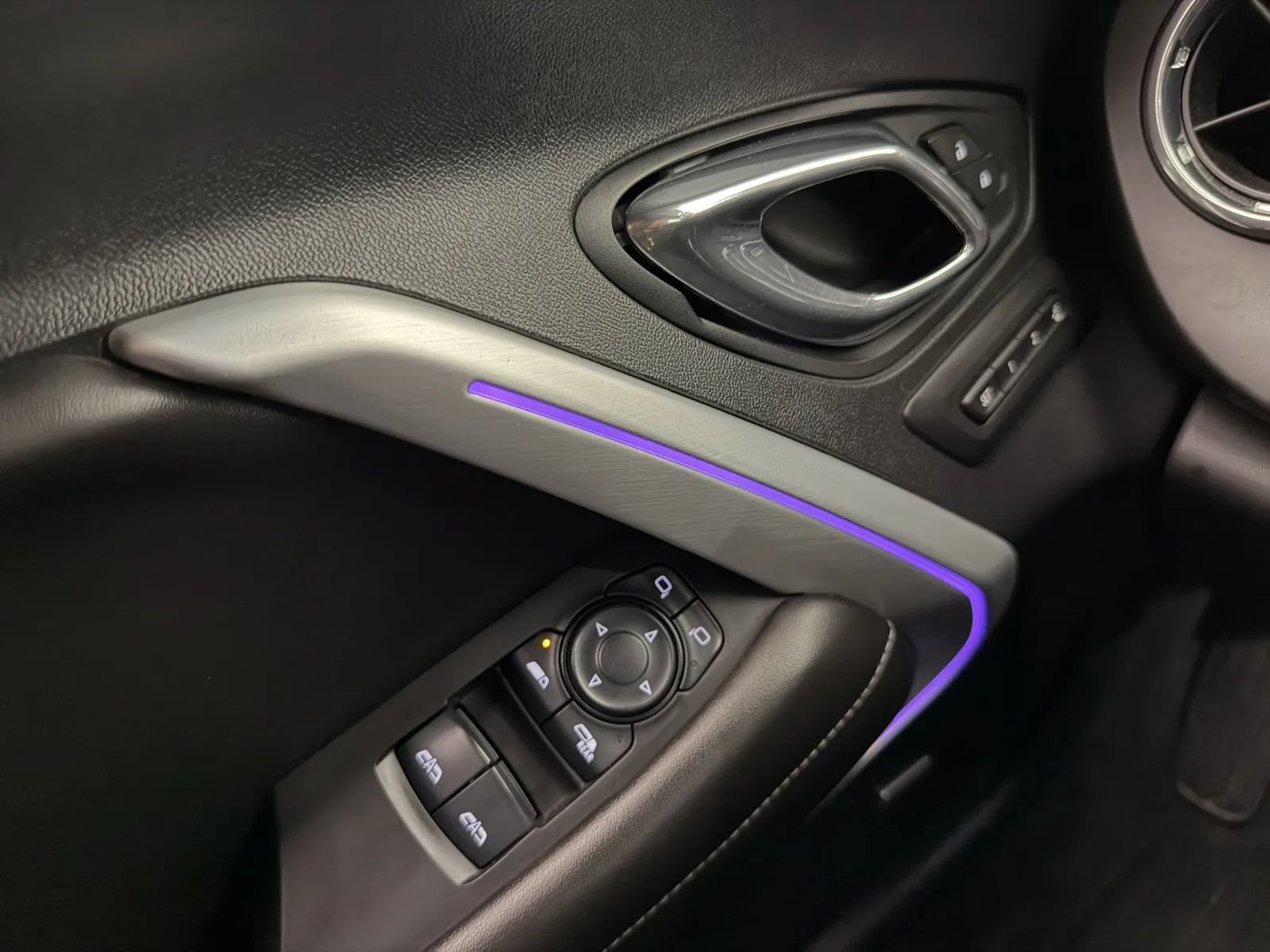 Used 2016 Chevrolet Camaro SS RWD image 26