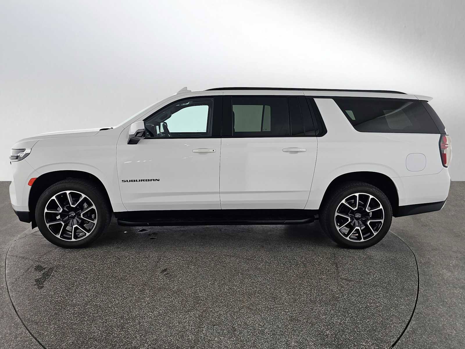 Used 2024 Chevrolet Suburban RST w/ Luxury Package image 6