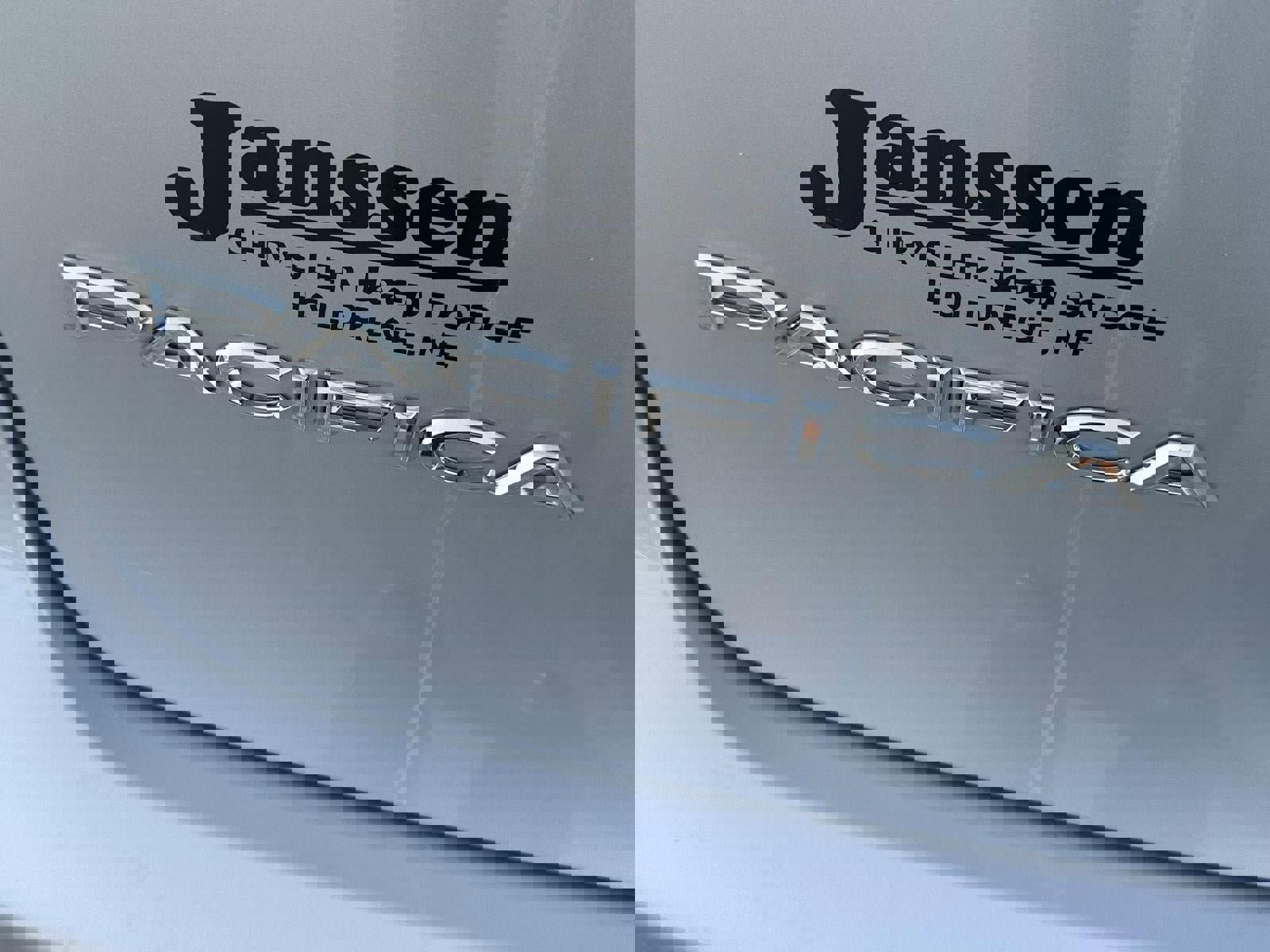 New 2026 Chrysler Pacifica Select image 4