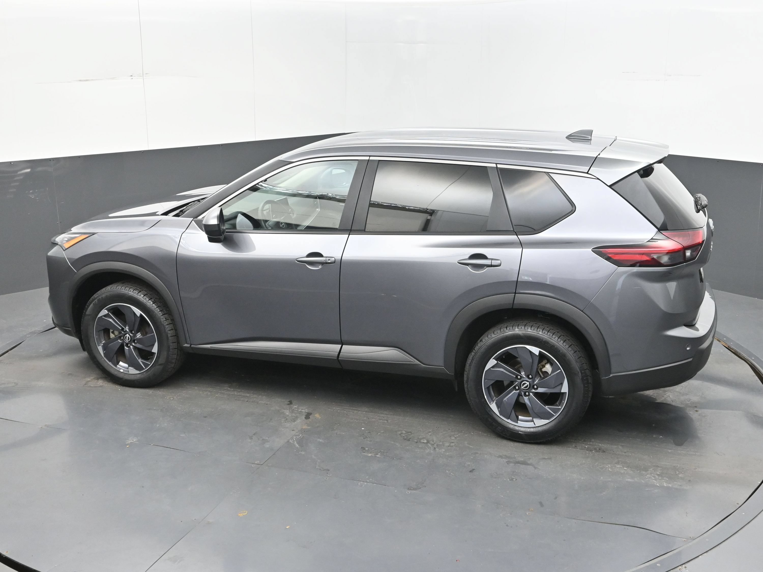 Used 2025 Nissan Rogue SV FWD image 32