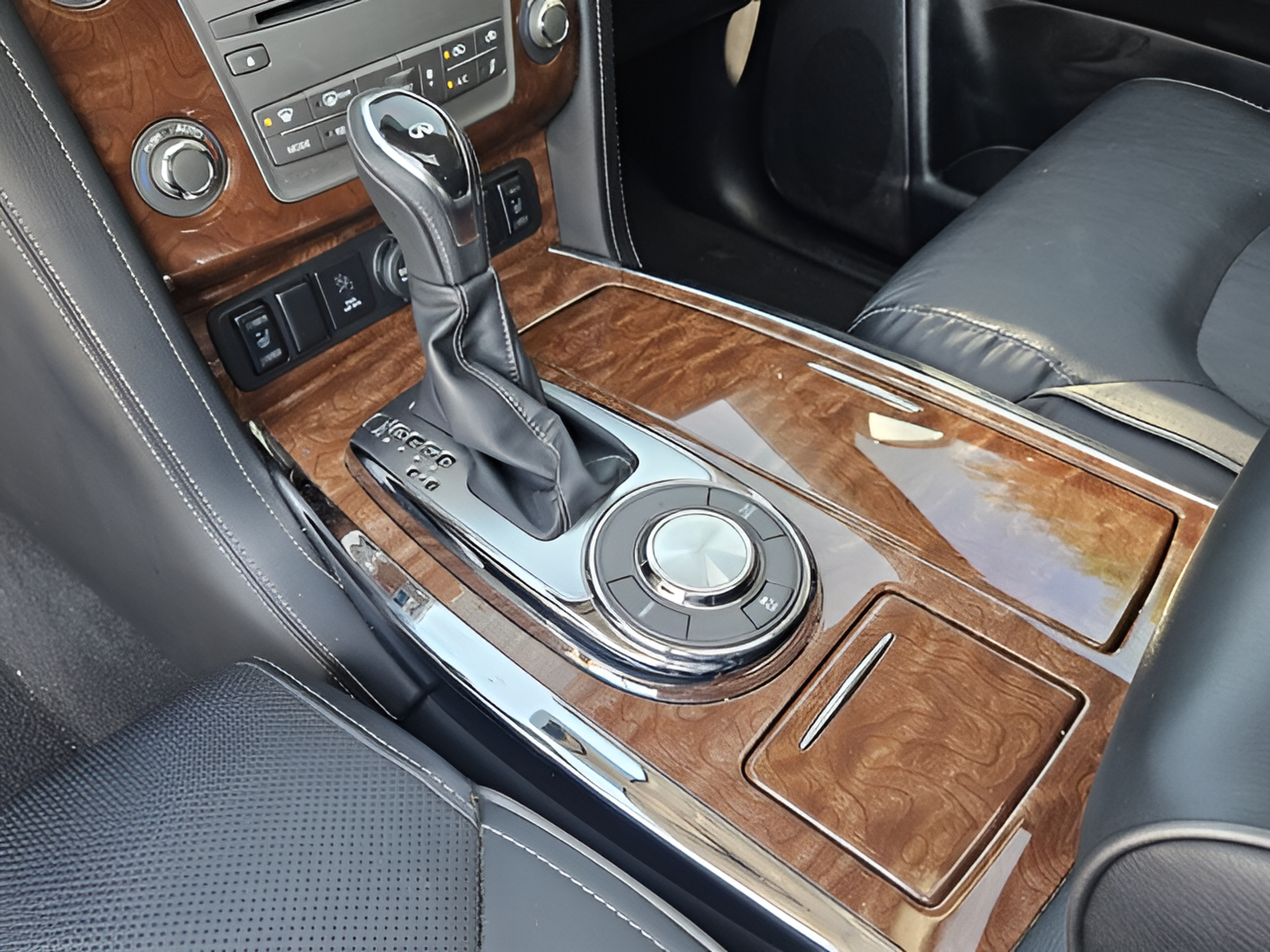 Used 2019 INFINITI QX80 Luxe w/ All-Season Package RWD image 19