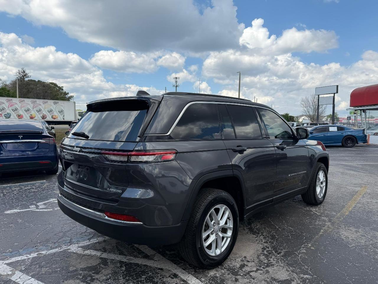 Used 2025 Jeep Grand Cherokee Laredo X image 7