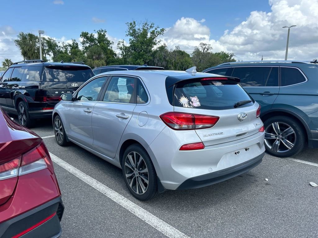 Used 2018 Hyundai Elantra GT FWD image 3