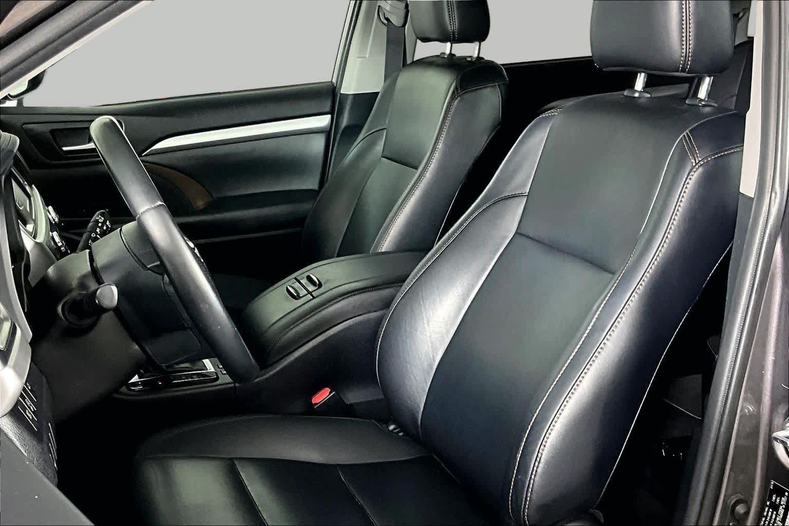 Used 2019 Toyota Highlander XLE AWD/4WD image 8