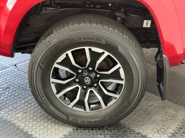 Used 2022 Toyota Tacoma TRD Sport AWD/4WD image 15
